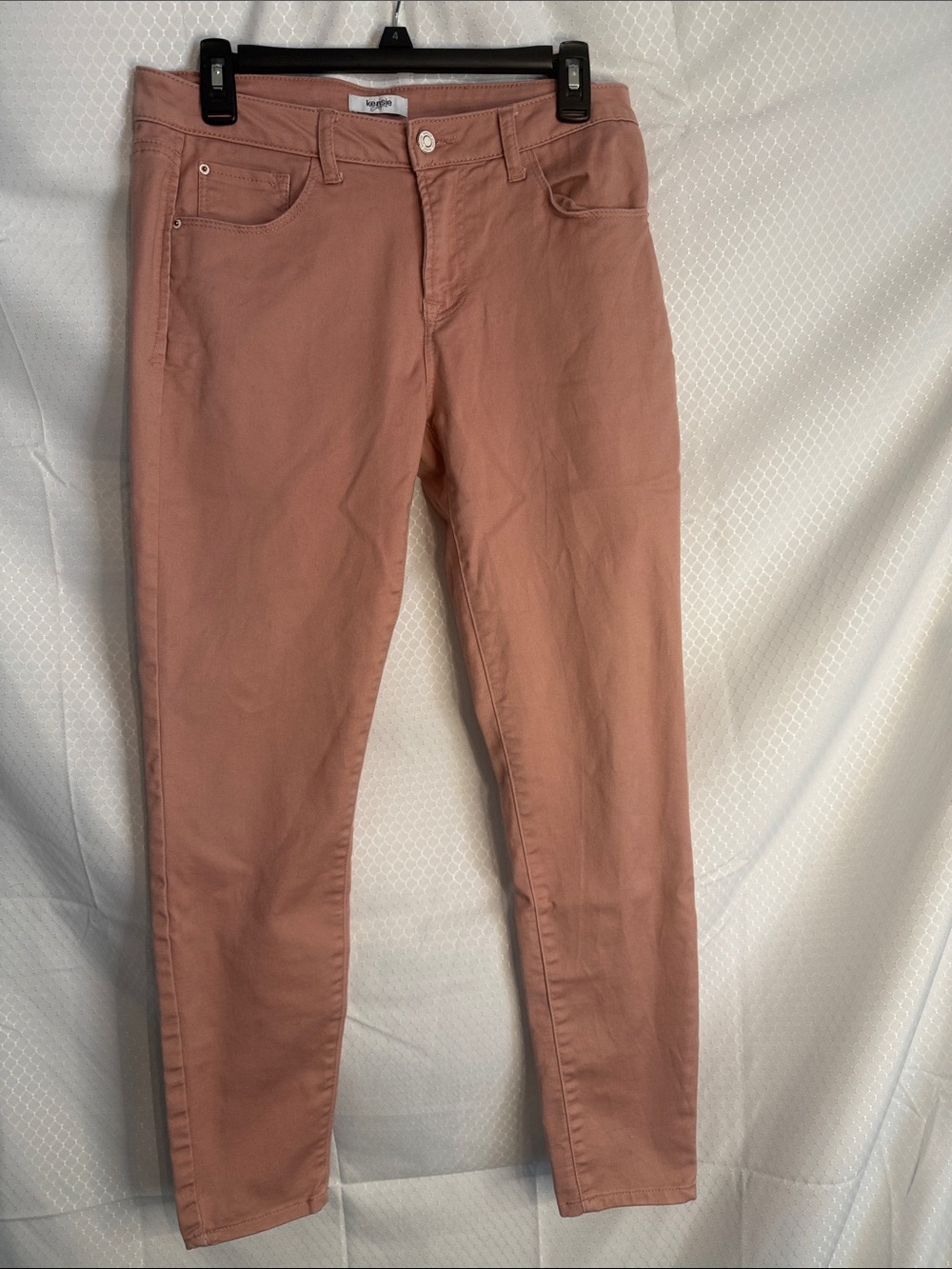 Kensie Jeans in a medium pink color in a size 8